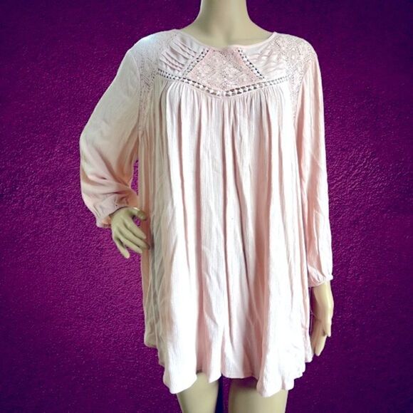 Liz Lange Lace Detail Boho Maternity Top - Picture 1 of 8